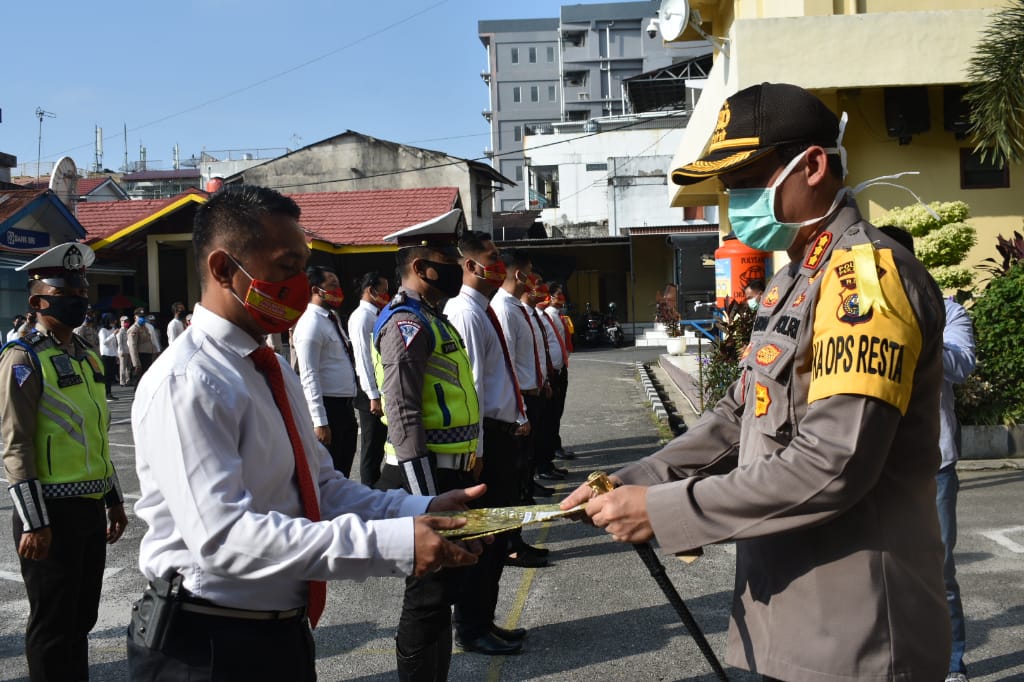 Ungkap Pembunuhan Anak Tiri, Sejumlah Personil Polisi Di Pekanbaru Diberi Penghargaan