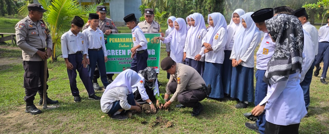 Lewat Green Policing, Polsek TPTM Ajak Pelajar Cintai Lingkungan Sejak Dini
