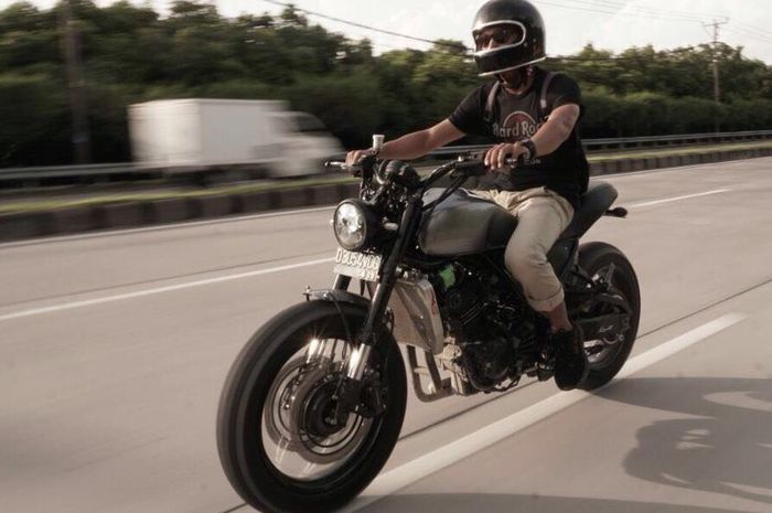 Ninja 250 Jelajah Mesin Waktu dengan Gaya Retro Scrambler