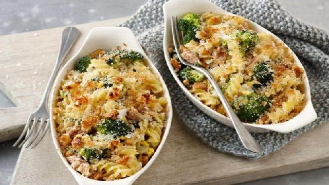 URBAN FOOD: Malam Ini, Nikmati Sensasi Pai Pasta Tuna Sayuran