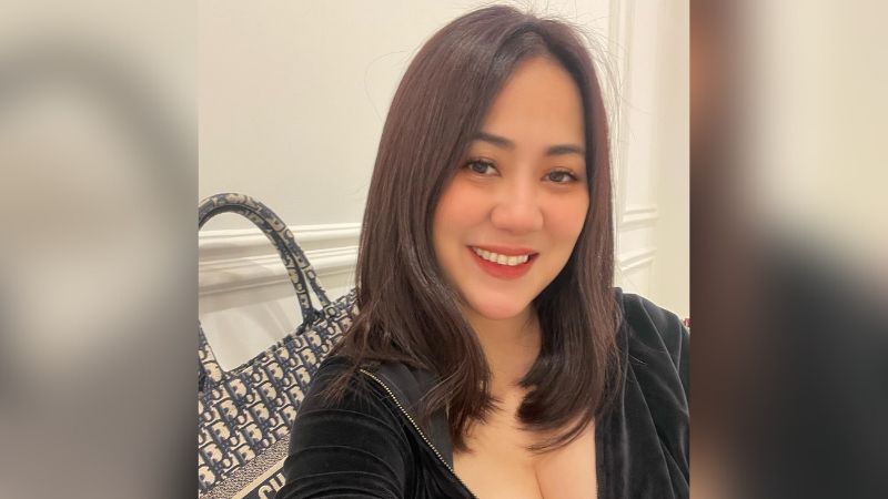 Tante Ernie Pakai Lingerie Hitam Bikin Pusing, Netizen: Makin Seksi