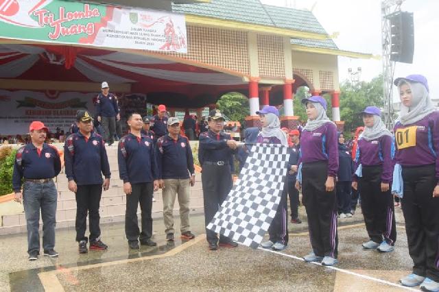 Bupati Wardan Lepas Peserta Tri Lomba Juang