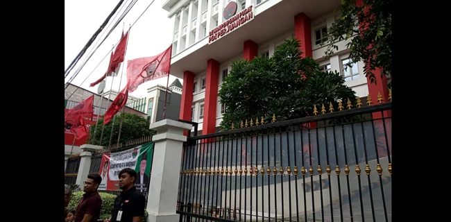 Ada Kabar Penggeledahan, Gerbang Kantor PDIP Ditutup Rapat-rapat