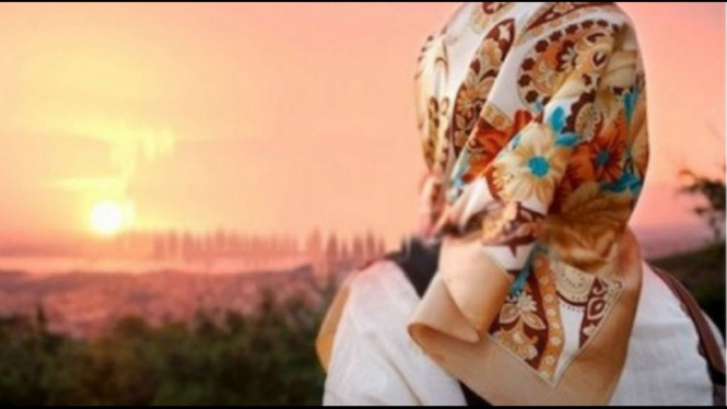 Tips Cara Mudah Cegah Rambut Bau Apek karena Berjilbab