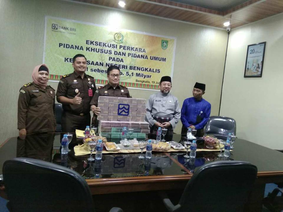Kejari Bengkalis Setor Uang Rp 5,1 Miliar Hasil Sitaan Kasus Korupsi