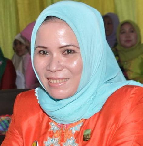 Ade Hartati : #AkuAmienRais