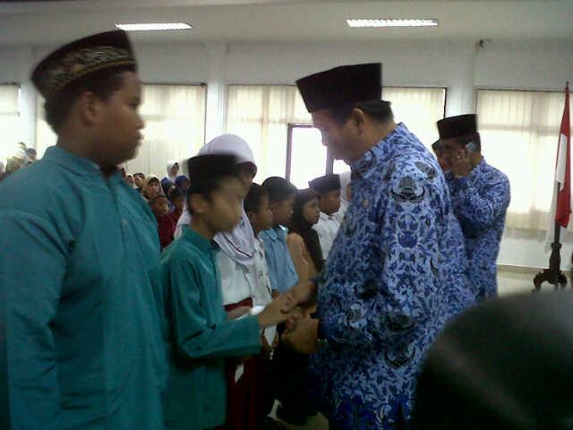 637 Siswa Kurang Mampu di Pekanbaru Terima Zakat Produktif