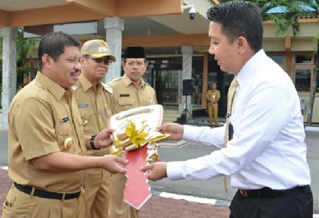 BRK Serahkan Empat Unit Ambulance ke Pemkab Bengkalis