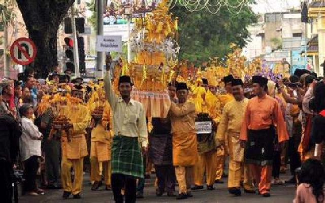 Luar Biasa !! Kirab Budaya Melayu Raih Rekor MURI