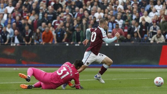 Duh! Man City Terpeleset di Kandang West Ham, Kabar Baik Bagi Liverpool