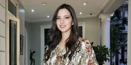 Pakai Pakaian Seksi Saat Acara Syukuran Yayasan Sosial, Penampilan Nia Ramadhani Jadi Sorotan