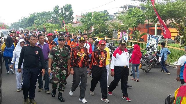 Hut PP Dan Sumpah Pemuda, Wabup Rohil Pimpin Jalan Santai