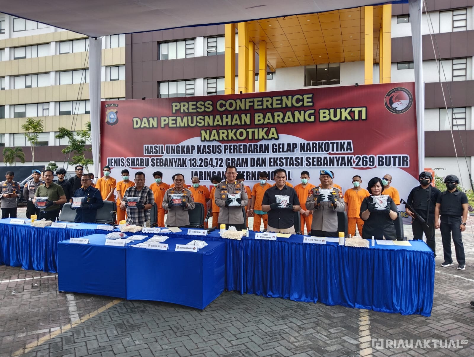 Polda Riau Amankan 13,26 Kilo Sabu dan Ratusan Pil Ekstasi dari 15 Pelaku