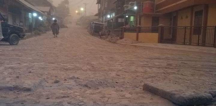 Gunung Sinabung meletus, Warga Diimbau Jauhi Zona Merah