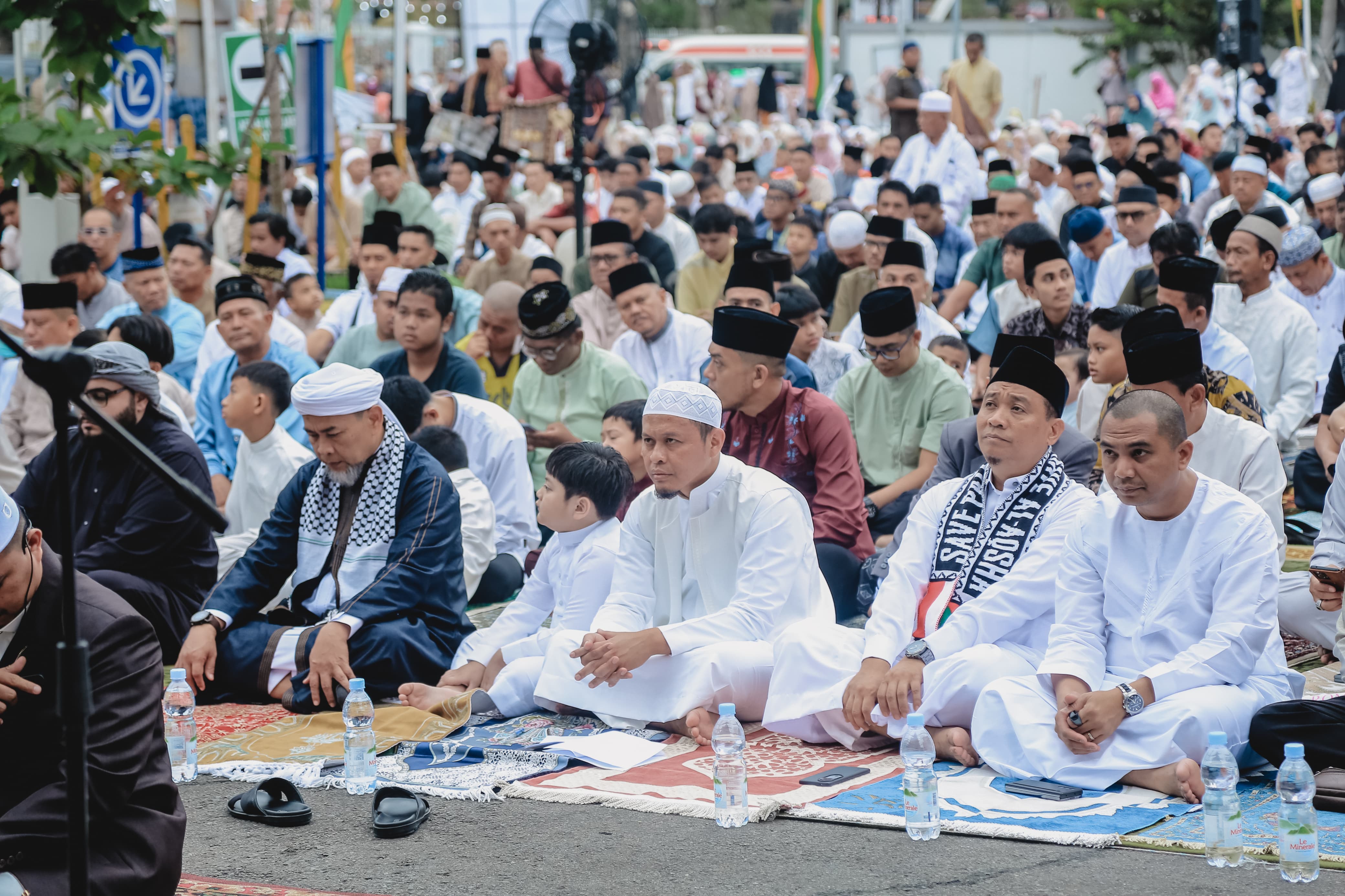 Ingin Dekat dengan Masyarakat, Wali Kota Pekanbaru Shalat Idul Fitri Bersama Ribuan Warga