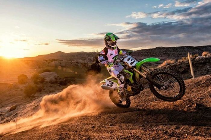 Cocok Buat Terabas Nih, Kawasaki Keluarkan Line Up Trail Baru Di Keluarga KX450