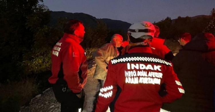 Mabuk, Pria Mencari Dirinya Sendiri Bareng Tim SAR