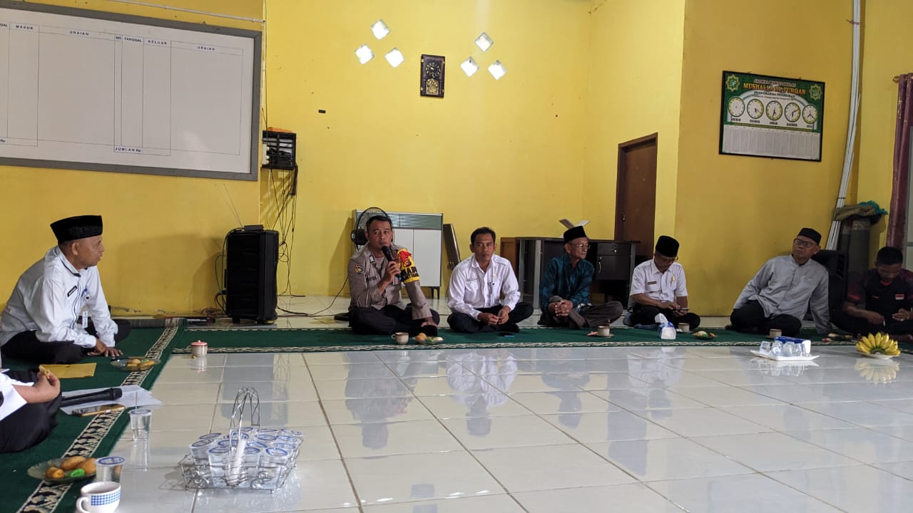 Sasar Pemilih Pemula, Polsek Kempas Sosialisasi Pilkada Damai di Sekolah