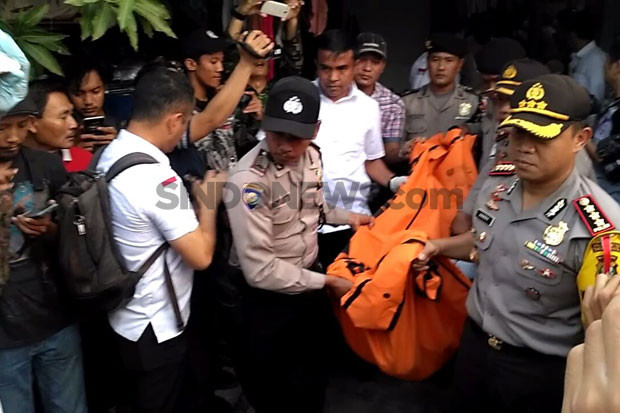 Satu Keluarga Dibunuh, Korban Ditemukan Berpelukan dalam Kamar