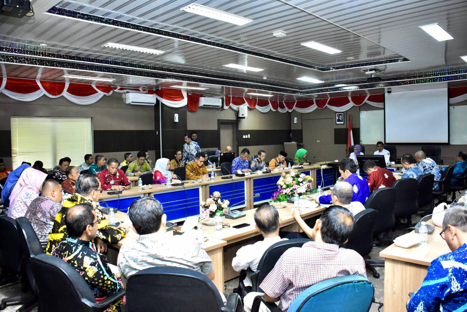 Bupati Kampar Pimpin Rapat Staf Bersama Seluruh OPD Bahas Prioritas Pembangunan