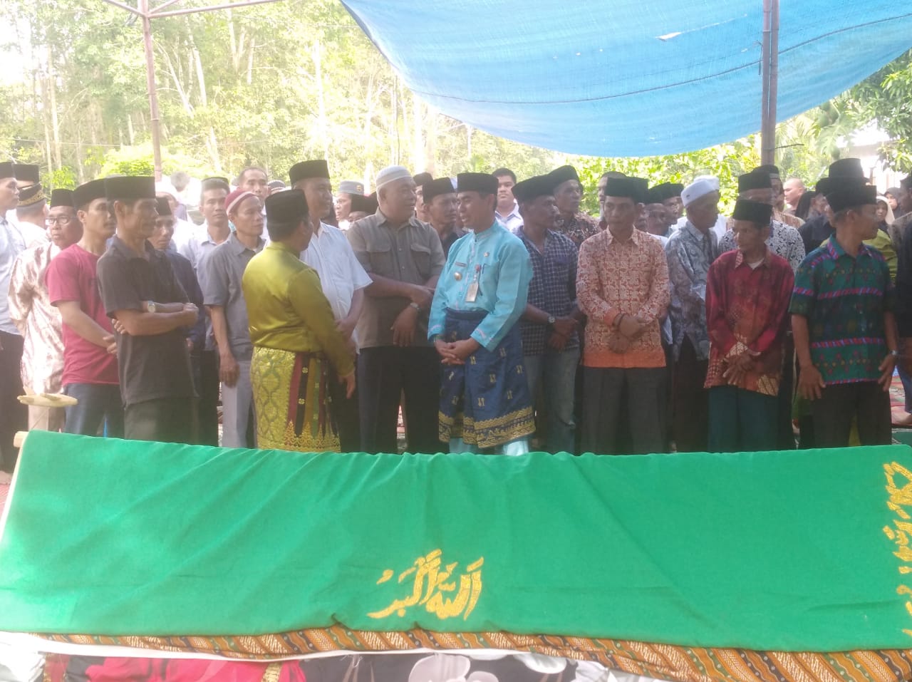 Bupati Kuantan Singingi H. Mursini Layat Amril Kades Teluk Pauh Pangean 