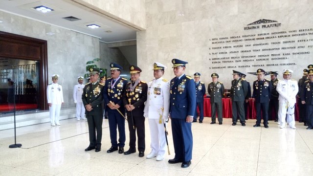 Kapolri Terima Bintang Kehormatan dari Tiga Matra TNI
