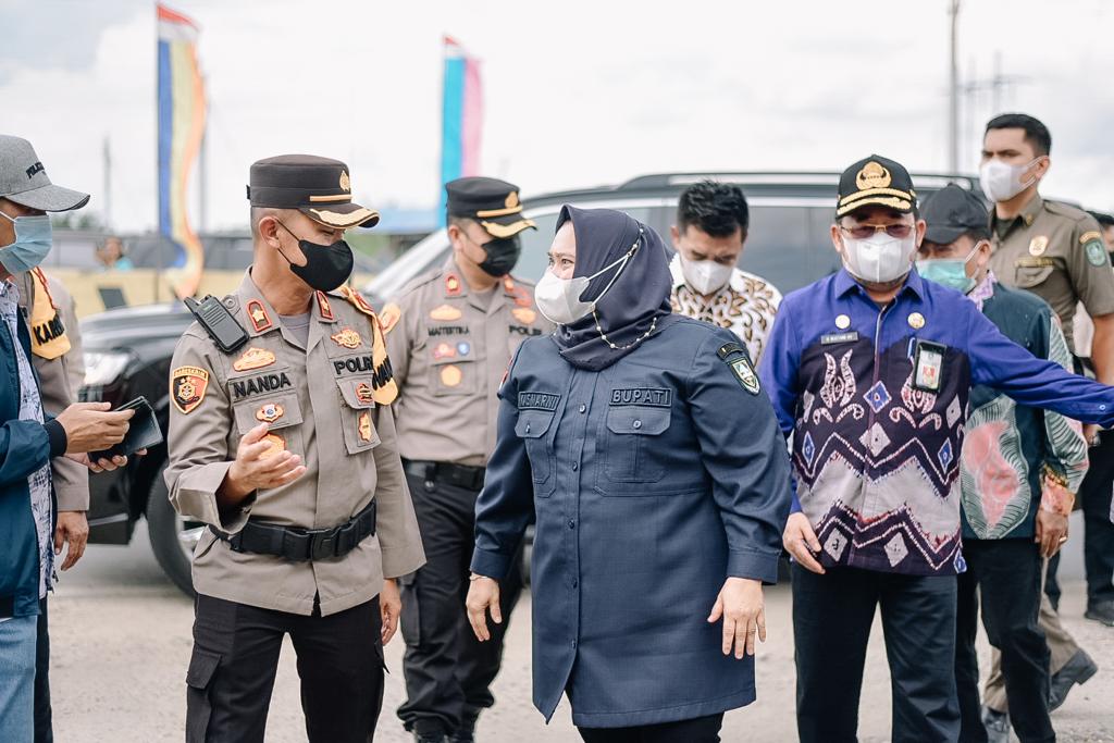 H-2 Hari Raya Idul Fitri 1443 H, Bupati Kasmarni Tinjau Posko Kecamatan Pinggir dan Bathin Solapan 