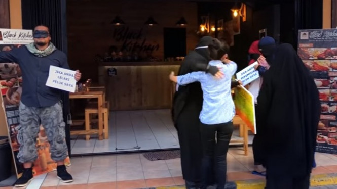 Reaksi Tak Terduga Masyarakat Pada Wanita Bercadar