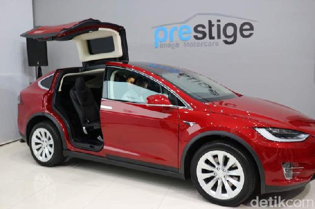 Tesla Klaim SUV Model X Paling Aman Sedunia