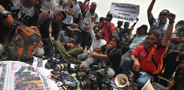 Pegawai Kementerian PUPR Cekik Dan Hina Wartawan RMOL