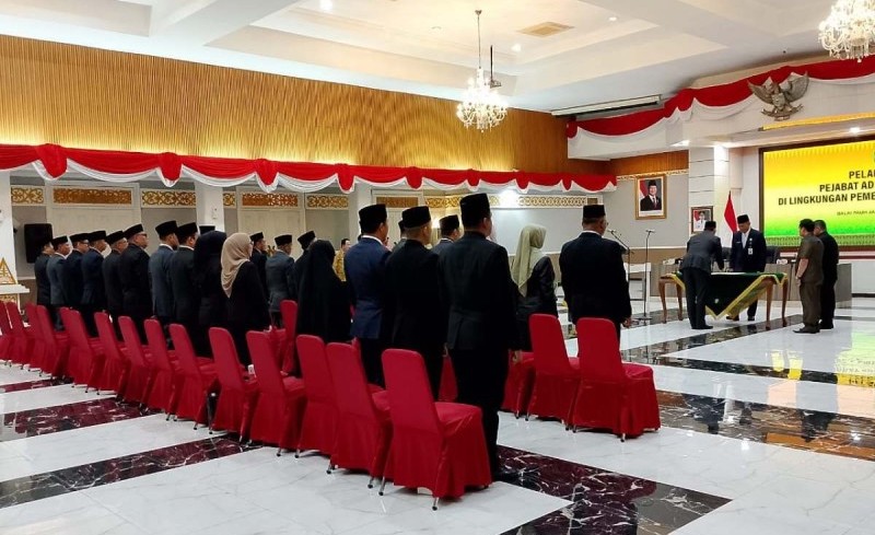 Pemprov Riau Lantik 30 Pejabat Eselon III, Taufik OH: Ini Amanah, Bukan Hadiah