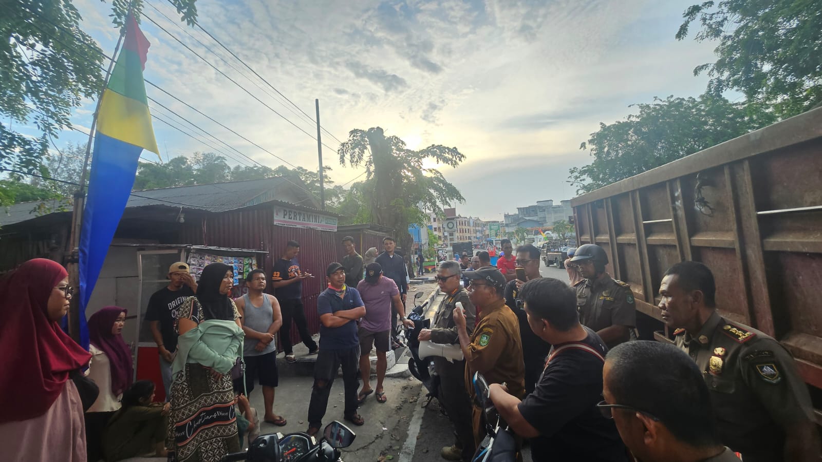 Jelang MTQ Riau, Satpol PP Bengkalis Tertibkan PKL di Jalan Sudirman