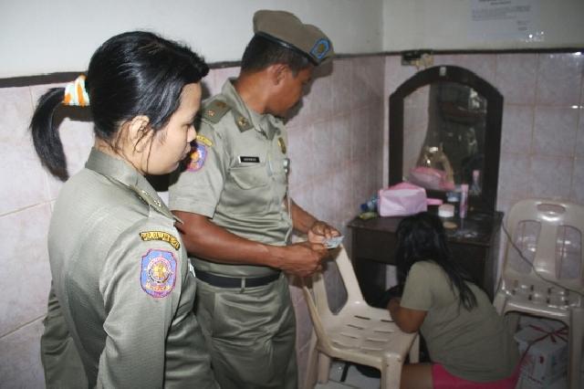 Camat Perawang Lakukan Penertiban Pekat