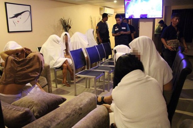 Pesta di 'Ibu Kota Seks Dunia' Dirazia, Banyak Turis Tertangkap Telanjang