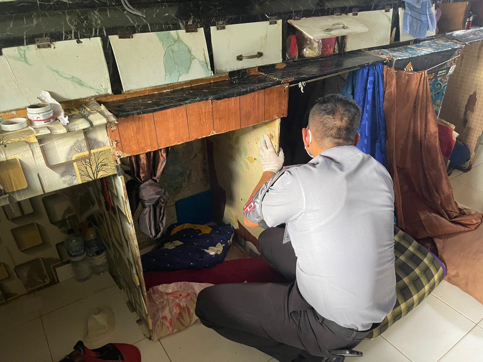 Tingkatkan Kewaspadaan Akhir Tahun, Lapas Pekanbaru Gelar Razia Kamar Hunian Warga Binaan