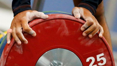 Tertimpa Barbel 70 Kilogram, Pria Ini Koma