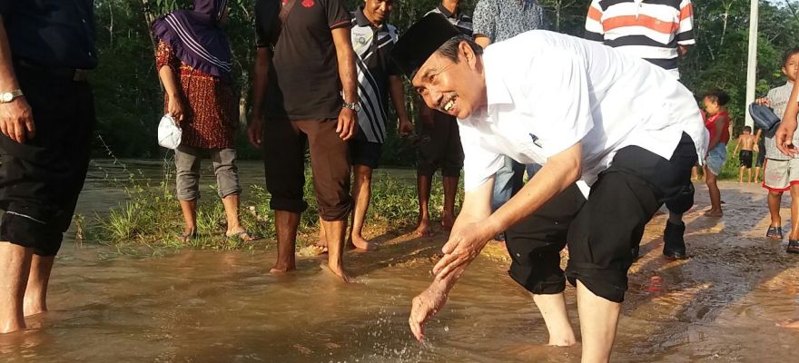 Penuhi Janji, Syamsuar Langsung Tinjau Lokasi Banjir