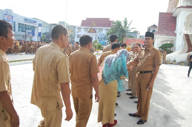 Pemkab Rohil Gelar Apel Pagi, Sekaligus Salaman Dengan Pegawai