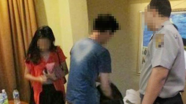 Pria Tua Pengedar Narkoba Digerebek Usai Bercinta Dengan Pacar Berusia 27 tahun di Kontrakan