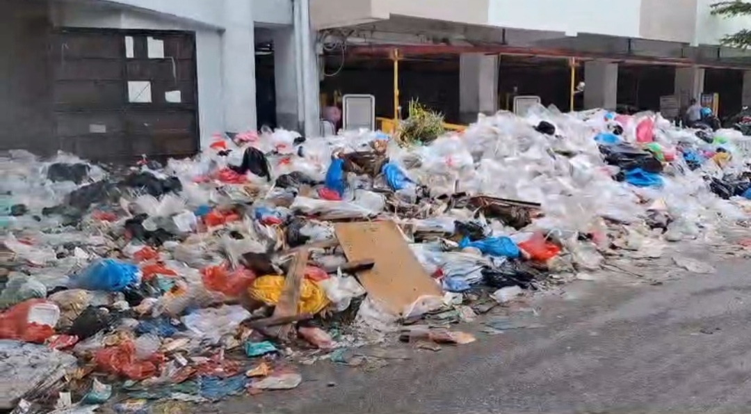 Sudah Sebulan, PT. EPP Belum Bisa Atasi Masalah Tumpukan Sampah di Pekanbaru