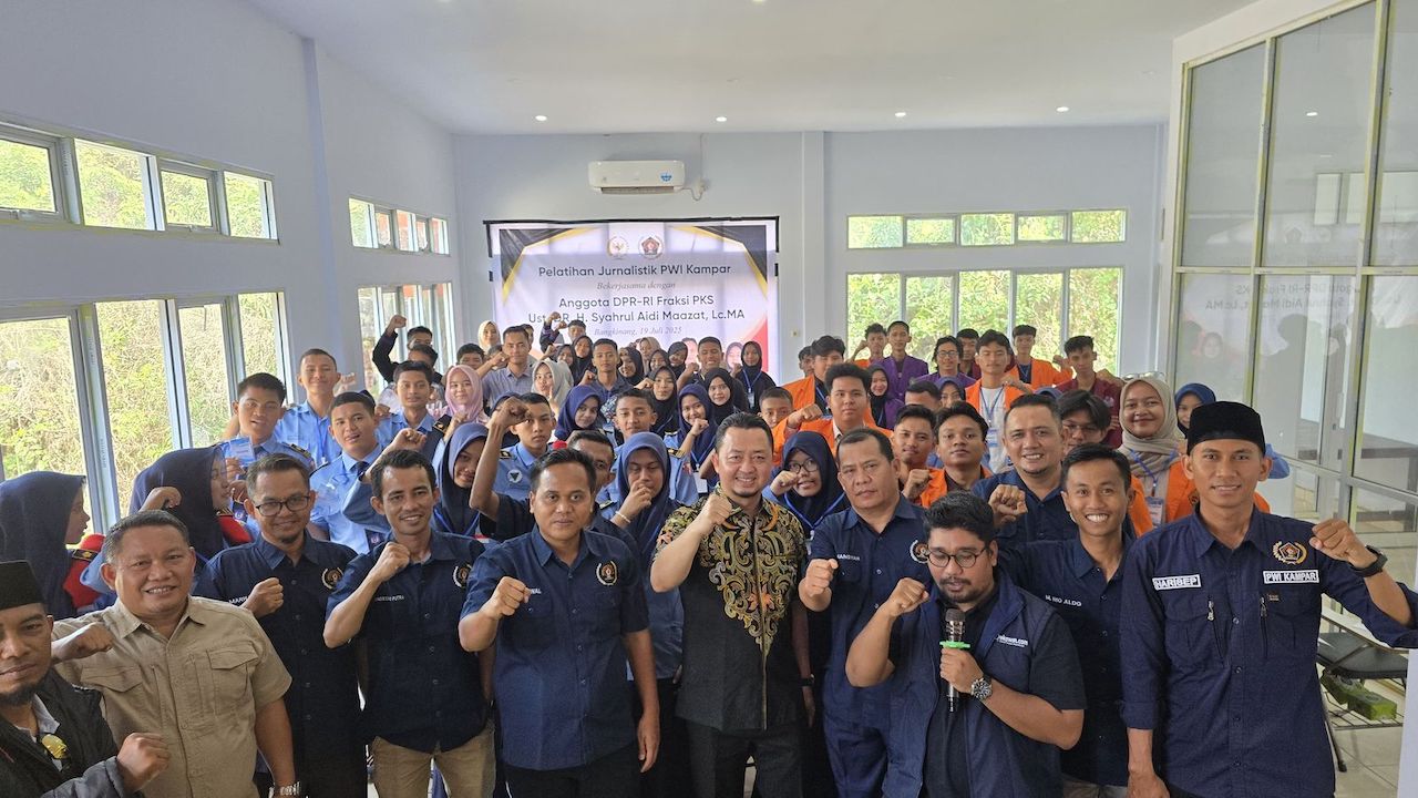 Dibuka Anggota DPR RI Syahrul Aidi Maazat, Pelatihan Jurnalistik PWI Kampar Berjalan Sukses