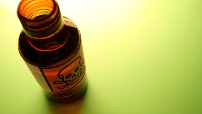 3 Cara Cepat Tolong Korban yang Terlanjur Telan Sianida