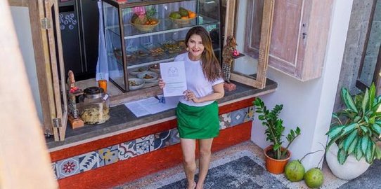 Tutup Warteg Sumber Penghasilannya, Tamara Blezynski Pilih Plesiran Sambil Makan Nasi Bugkus