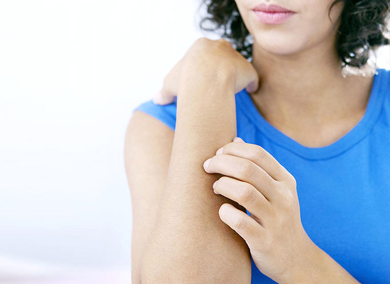 5 Penyakit Kulit yang Disebabkan Penggunaan Smartphone