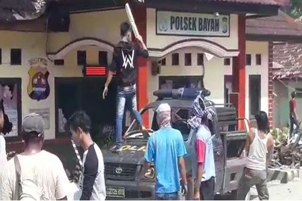 Polsek Bayah Diamuk Massa, Banyak Fasilitas Rusak, Kapolda: Jika Betul Oknum Anggota Akan Kita Usut