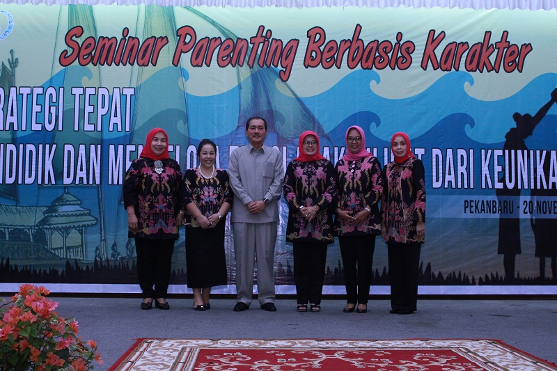 Bekali Istri Karyawan untuk Pendidikan Karakter Anak, IIPBUMN Riau Taja Seminar Parenting