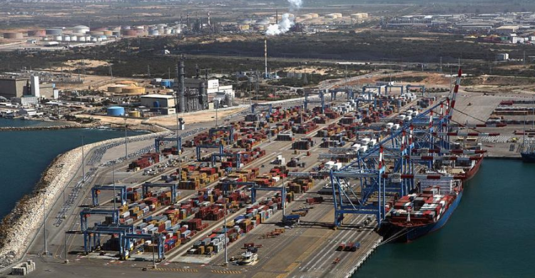 Pekerja Pelabuhan Italia Tolak Muat Senjata dan Peledak Israel