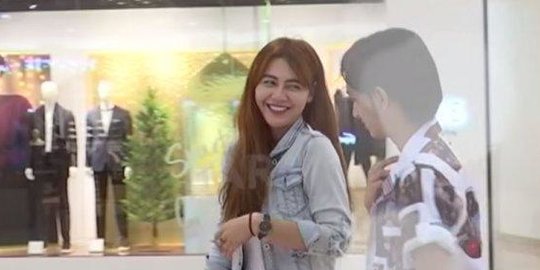 Baru dikabarkan putus dengan Kekeyi Rio Ramadhan sudah gandeng wanita lain