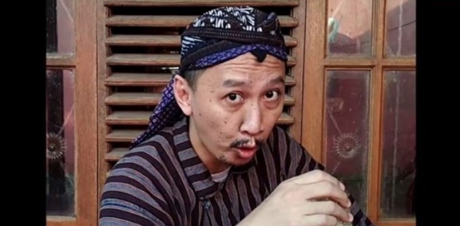 Dicemarkan, Sultan Pontianak Resmi Laporkan Abu Janda ke Polisi