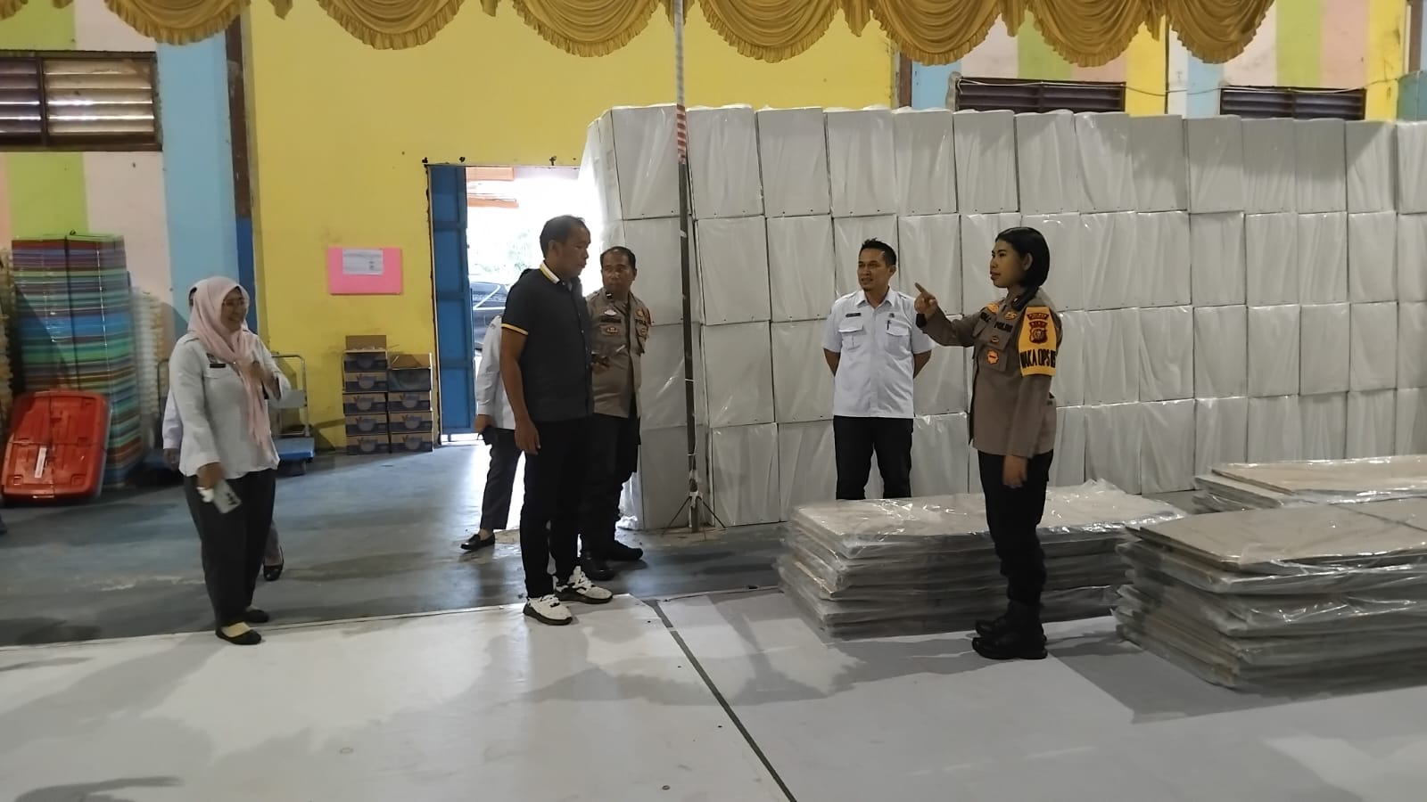 Jelang Pencoblosan, Keamanan Gudang Logistik Dumai Diperketat
